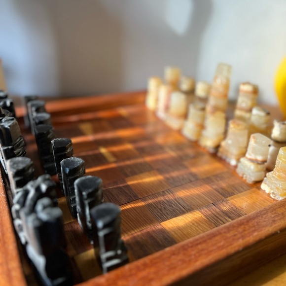 stunning vintage stone chess set and solid wood chess board - Picture 9 of 11